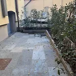 Coral Modern Design & Free Parking Apartment