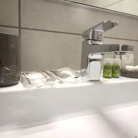 Coral Modern Design & Free Parking *