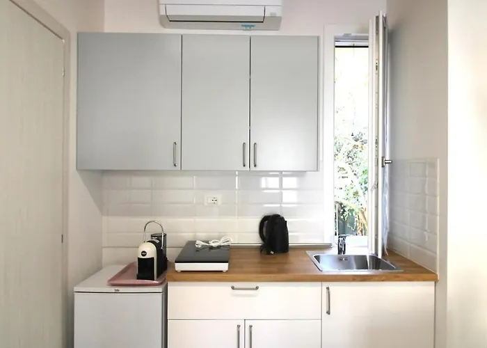 Coral Modern Design & Free Parking Apartment