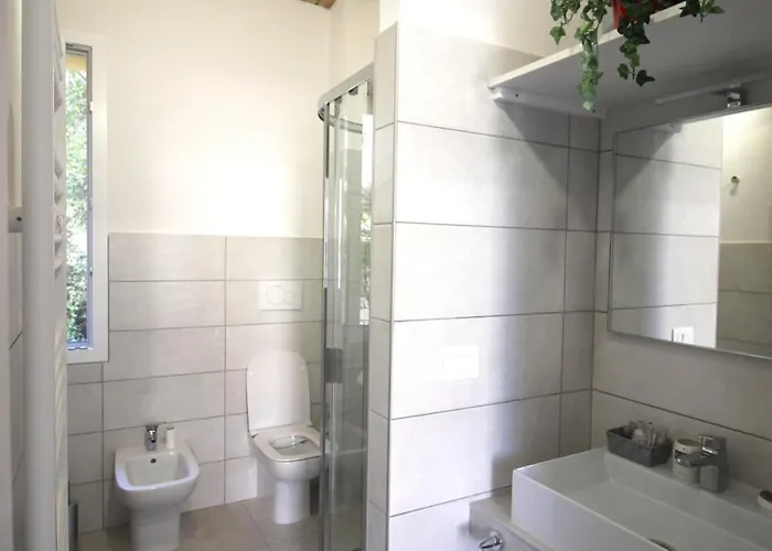 Coral Modern Design & Free Parking Apartment