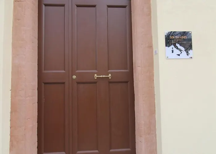 Coral Modern Design & Free Parking Apartment